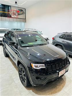 جیپ گراند شیرۆکی